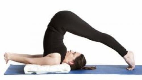 Йога Поза плуга. Поза Халасана – мощная асана для растягивания позвоночника и омоложения организма