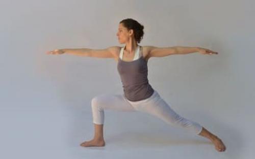 Поза воина йога. Асана Вирабхадрасана дарует покой и расслабление всему организму