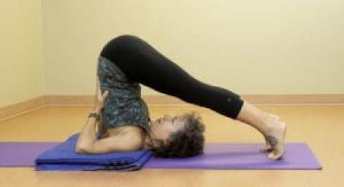 Йога Поза плуга. Поза Халасана – мощная асана для растягивания позвоночника и омоложения организма
