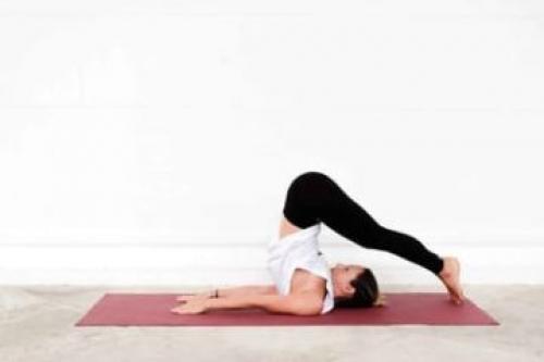 Йога Поза плуга. Поза Халасана – мощная асана для растягивания позвоночника и омоложения организма