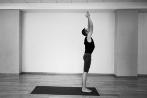 Урдхва Хастасана. Эффективное вытяжение вверх: поза в йоге Урдхва Хастасана