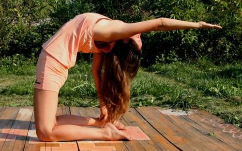 Поза верблюда уштрасана. Уштрасана (поза «верблюда»): польза, техника выполнения