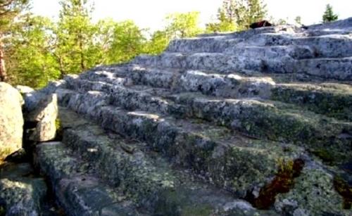 На Кольском полуострове изучают пирамиды Гипербореи. 