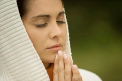 Молитва на исполнение желаний она может изменить всю вашу жизнь. Какие нюансы стоит учитывать во время молитв