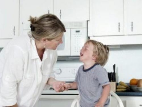 Мальчик 3 года устраивает истерики. Стадии приступов 03