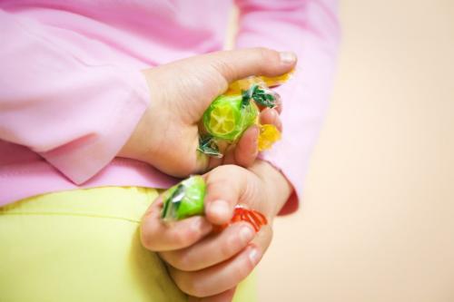 Воровство в семье наказание. Причины из-за которых ребенок начал воровать