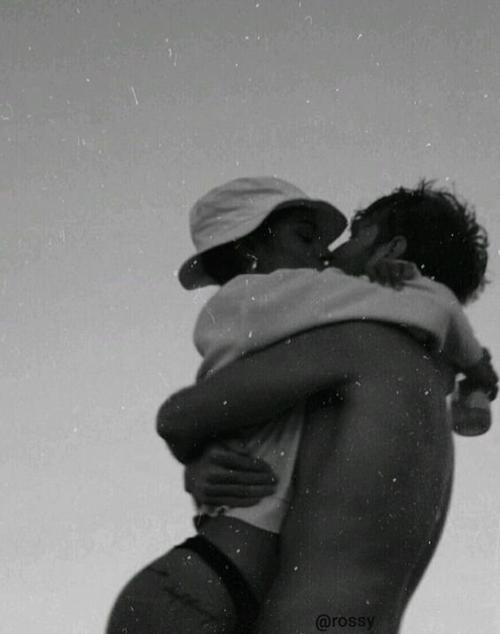 Как перестать бояться быть одной в квартире. Почему мы не чувствуем себя полноценными без пары?