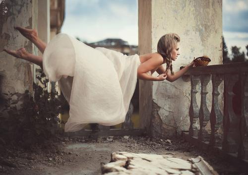 Жизнь слишком коротка, чтобы тратить ее на диеты и жадных мужчин. 