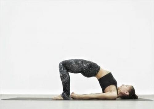 Поза мостик в йоге. Поза моста в йоге или Сету Бандха Сарвангасана: лучшая подготовка к перевернутым асанам