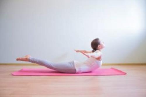 Шалабхасана техника выполнения. Поза саранчи в йоге для проработки глубоких мышц спины. Пошаговое выполнение Шалабхасаны и ее вариаций