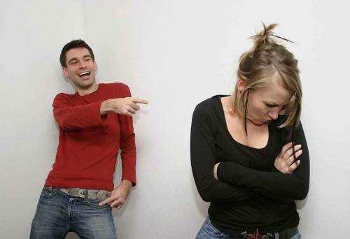 Если мужчина оскорбляет психология. Психологи выявили 7 причин, почему мужчина может оскорблять свою любимую женщину