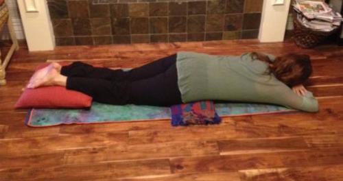 Крокодил поза йоги. Выполнение позы йоги макарасаны (асана крокодил)