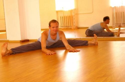 Поперечный шпагат асана. Поперечный шпагат, широкий угол, самаконасана