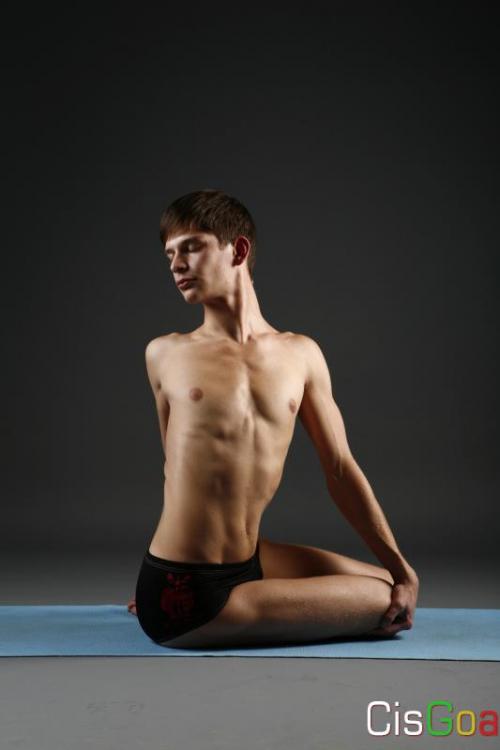 Бхарадваджасана айенгар. Бхарадваджасана 1