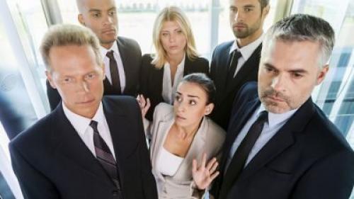 Человек который боится большого скопления людей. Почему появляется фобия