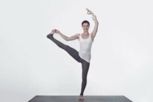 Уттхита Хаста Падангуштхасана Равновесие и стабильность – поза Уттхита Хаста Падангуштхасана с техникой выполнения и отстройкой