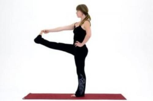 Уттхита Хаста Падангуштхасана Равновесие и стабильность – поза Уттхита Хаста Падангуштхасана с техникой выполнения и отстройкой