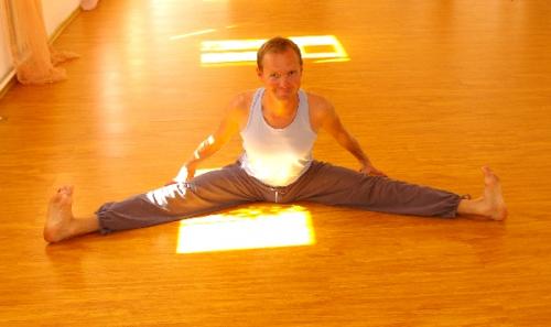 Поперечный шпагат самаконасана. Поперечный шпагат, широкий угол, самаконасана