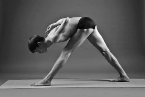 Паршвоттанасана польза. Интенсивное боковое вытяжение: практика Паршвоттанасаны в йоге