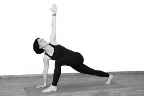 Уттхита Паршваконасана техника выполнения. Поза Паривритта Паршваконасана – мощное упражнение для улучшения пищеварения