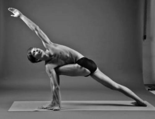 Уттхита Паршваконасана техника выполнения. Поза Паривритта Паршваконасана – мощное упражнение для улучшения пищеварения