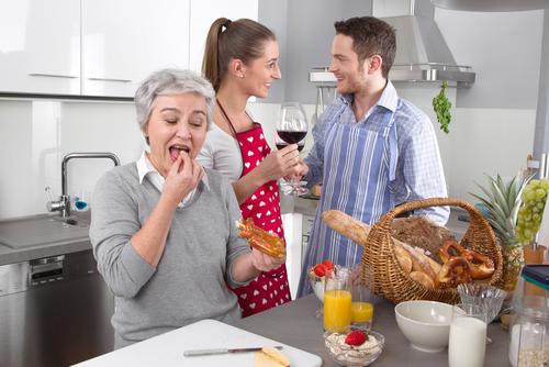 Почему свекрови не любят невесток психология. Две женщины в борьбе за внимание одного мужчины 02