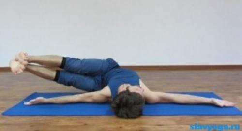 Джатхара паривартанасана