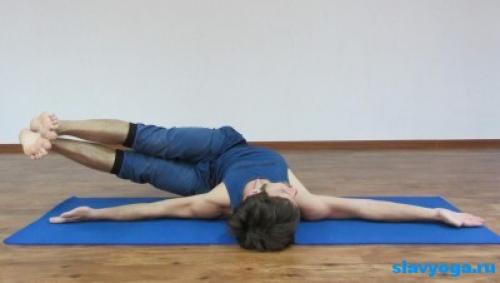 Джатхара паривартанасана