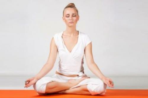 Поза полулотоса для женщин. Секреты позы полулотоса и советы. Ардха Падмасана идеальна для начинающих медитацию