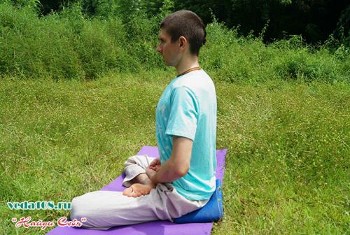 Поза полулотоса, как сесть правильно для начинающих. Как сесть в Полулотос — техника выполнения