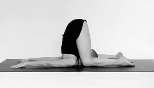 Карнапидасана польза. Поза Карнапидасана: мощное упражнение для восстановления и омоложения позвоночника