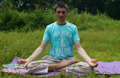 Поза полулотоса, как сесть правильно для начинающих. Как сесть в Полулотос — техника выполнения