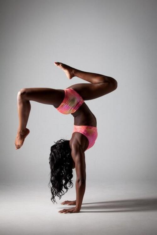 Поза на руках в йоге. Cтойка на руках йога для всего тела