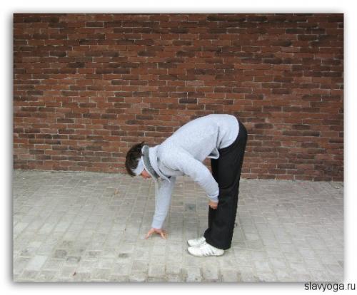 Ардха Чандрасана (поза полумесяца)