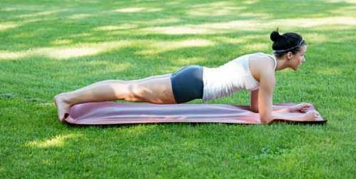 Йога для начинающих тонкая талия. Упражнения йоги для пресса