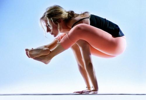 Бхуджапидасана i. Бхуджапидасана