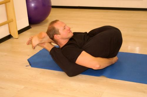 Йоганидрасана эффект. Йоганидрасана - поза "две ноги за головой"