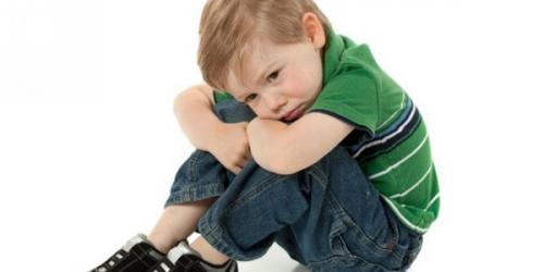 У ребёнка 3 года болит живот, что можно дать. Причины болей в животе и сопутствующие им симптомы