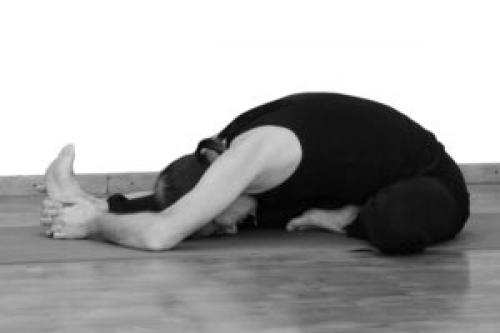 Джану Ширшасана