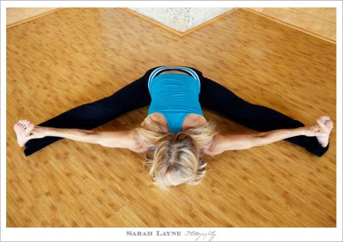 Упавиштха конасана. 