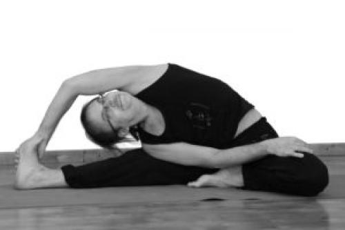 Джану Ширшасана