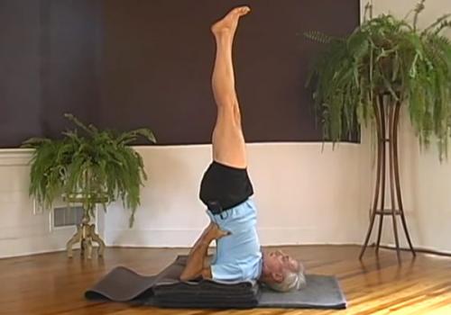 Мать всех асан — Сарвангасана. Какая от неё польза?