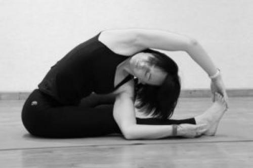 Джану Ширшасана