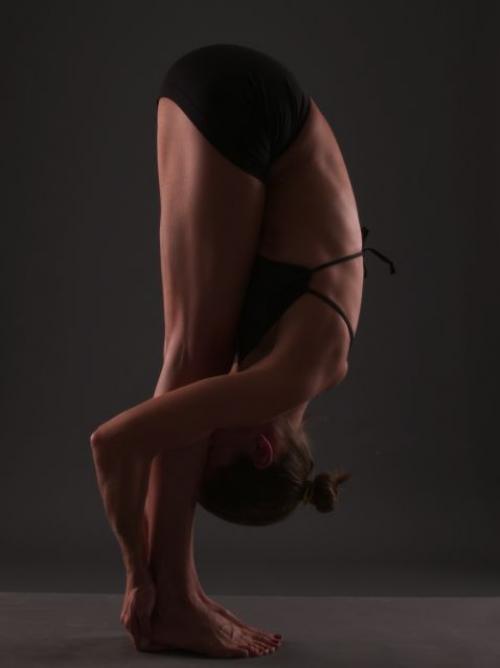 Падахастасана. 