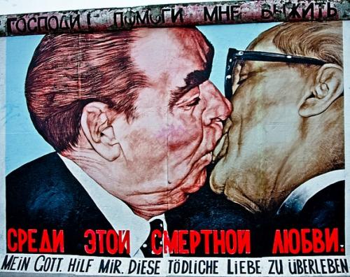 Господи спаси меня от этой смертной любви. Господи! Помоги мне выжить среди этой смертной любви!