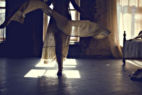 Надо жить у моря мама делать, что нравится. Один из самых любимых монологов Веры Полозковой, в котором можно бесконечно черпать вдохновение! И пусть строки эти не новы, в них все тот же запах моря и свободы… И веры в то, что все в наших руках!