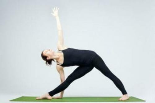 Поза вытянутого треугольника уттхита триконасана. Асана Уттхита Триконасана – эффективная поза для вытяжения и укрепления всего тела