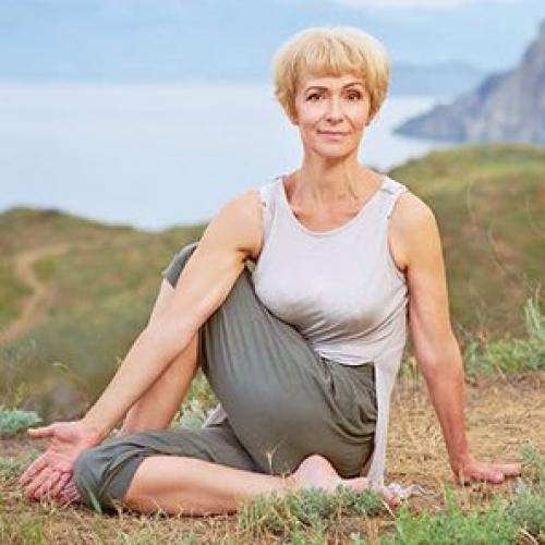 Йога для поднятия энергетики организма. 5 асан для заряда энергией