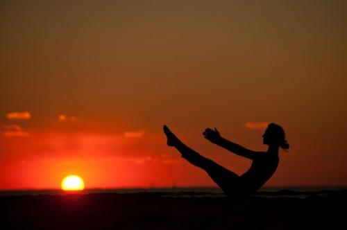 Ардха Навасана. 