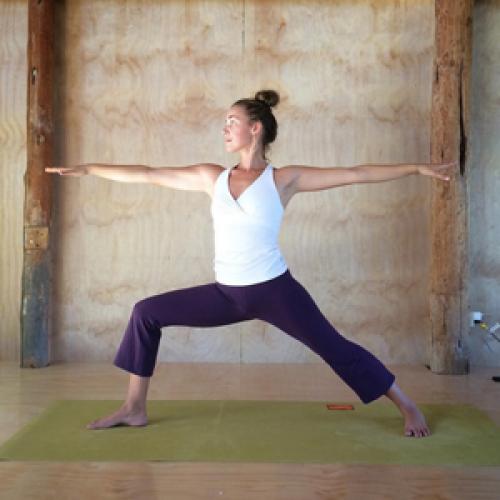 Йога для поднятия энергетики организма. 5 асан для заряда энергией